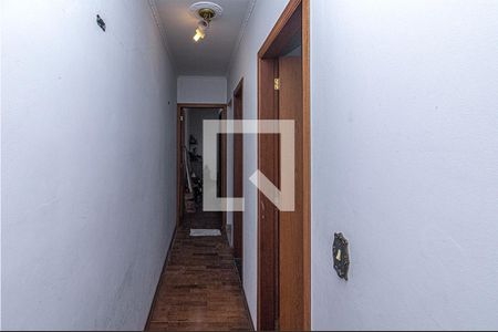 corredor para os cômodos superiores_2 de casa à venda com 3 quartos, 100m² em Jardim Maria Estela, São Paulo