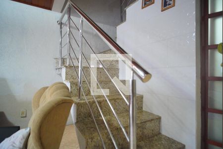 Escada - Acesso Quartos de casa à venda com 3 quartos, 150m² em Jardim Itu, Porto Alegre