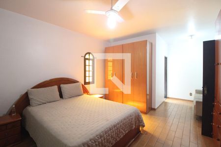 Suíte 1 de casa à venda com 3 quartos, 212m² em Parque do Castelo, São Paulo