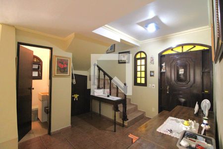 Hall de entrada de casa à venda com 3 quartos, 212m² em Parque do Castelo, São Paulo