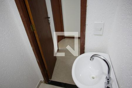 Lavabo de apartamento para alugar com 1 quarto, 120m² em Curicica, Rio de Janeiro