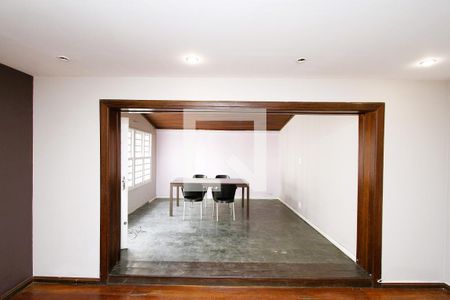 Apartamento para alugar com 4 quartos, 135m² em Santo Antônio, Belo Horizonte