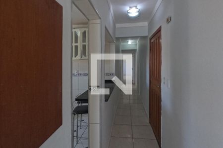 Coredor para os quartos de apartamento para alugar com 2 quartos, 100m² em Itararé, Santos