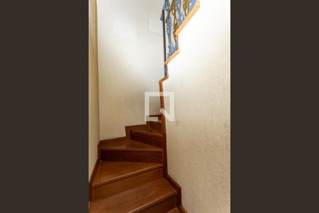 Escada de casa para alugar com 3 quartos, 200m² em Vila Anglo Brasileira, São Paulo