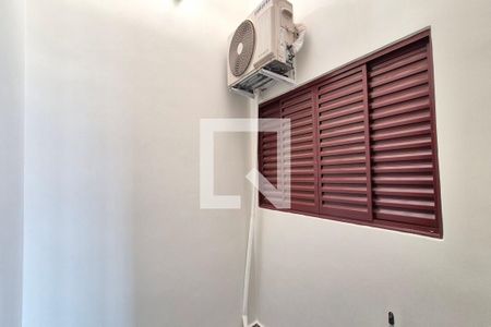 Área de Luz  de casa à venda com 3 quartos, 270m² em Jardim dos Oliveiras, Campinas
