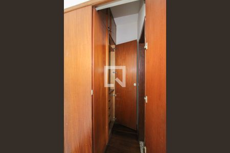 Closet da suíte de apartamento para alugar com 3 quartos, 96m² em Letícia, Belo Horizonte