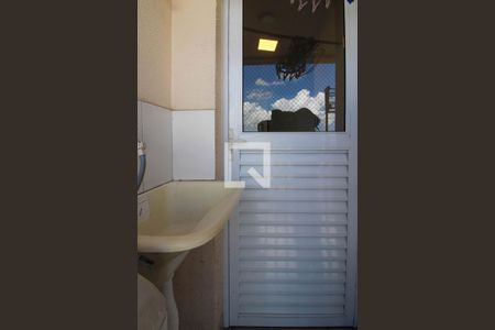 Varanda de serviço de apartamento para alugar com 2 quartos, 43m² em Jardim Record, Taboão da Serra