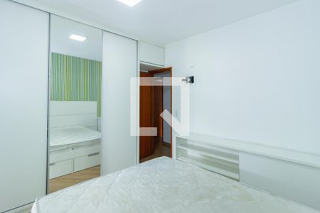 Quarto 1 de casa para alugar com 2 quartos, 70m² em Vila Clarice, São Paulo