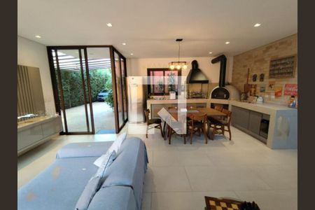 Casa à venda com 5 quartos, 400m² em Vila Madalena, São Paulo