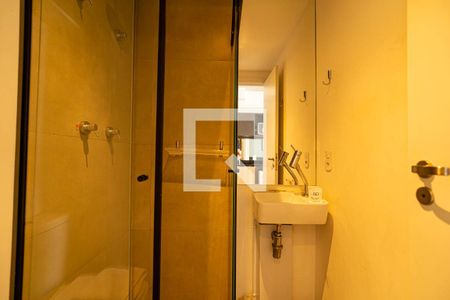 Banheiro de kitnet/studio para alugar com 1 quarto, 25m² em Bela Vista, São Paulo