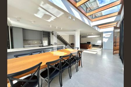 Sala  de casa para alugar com 8 quartos, 780m² em Campeche Leste, Florianópolis