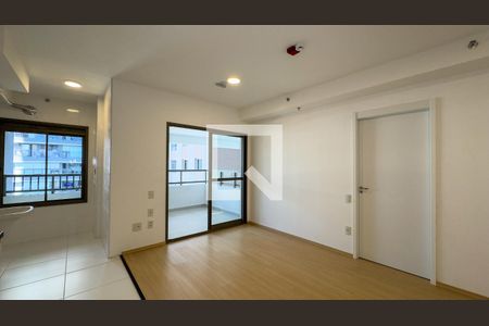 Sala, Banheiro da Suíte de apartamento para alugar com 1 quarto, 67m² em Santo Amaro, São Paulo