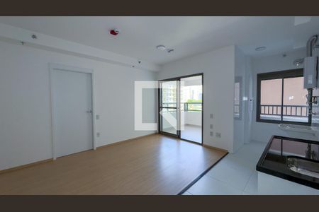 Sala, Cozinha e Área de Serviço de apartamento para alugar com 1 quarto, 50m² em Santo Amaro, São Paulo