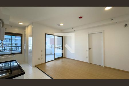 sala, Cozinha e Área de Serviço de apartamento para alugar com 1 quarto, 50m² em Santo Amaro, São Paulo