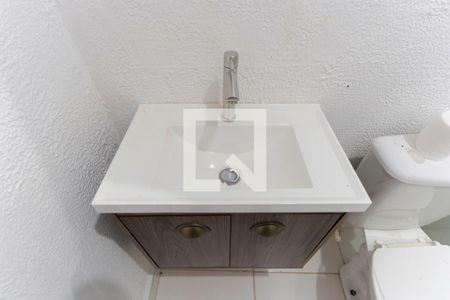 Banheiro de casa para alugar com 1 quarto, 35m² em Parque Peruche, São Paulo