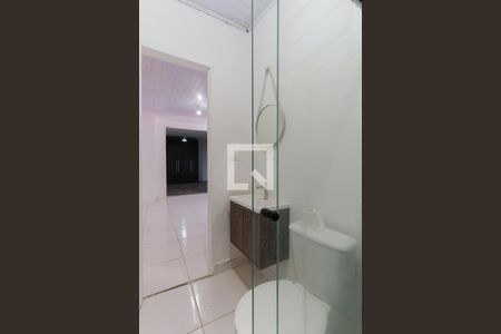 Banheiro de casa para alugar com 1 quarto, 35m² em Parque Peruche, São Paulo