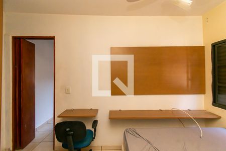 Quarto 1 de casa para alugar com 2 quartos, 100m² em Parque São Lucas, São Paulo