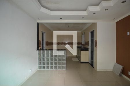 Sala de casa para alugar com 2 quartos, 70m² em Bento Ribeiro, Rio de Janeiro