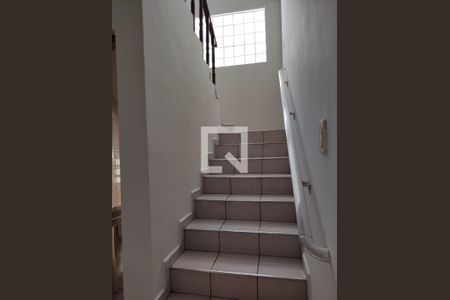 Escada de casa à venda com 2 quartos, 135m² em Jardim D’abril, Osasco