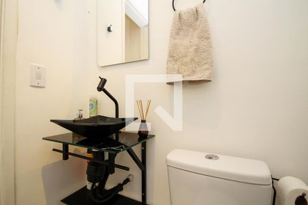 Lavabo de casa de condomínio para alugar com 2 quartos, 64m² em Chácara Ondas Verdes, Cotia