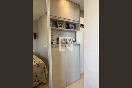 Quarto de apartamento à venda com 2 quartos, 54m² em Vila Osasco, Osasco