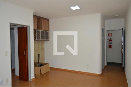 Sala de apartamento para alugar com 2 quartos, 77m² em Parque dos Bandeirantes, Ribeirão Preto