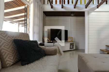 Sala de casa de condomínio para alugar com 3 quartos, 800m² em Residencial Estância Bom Repouso, Mogi das Cruzes