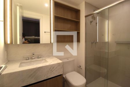 Banheiro de kitnet/studio para alugar com 1 quarto, 30m² em Indianópolis, São Paulo