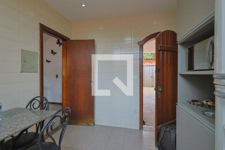 Casa à venda com 3 quartos, 257m² em Rio Branco, Belo Horizonte