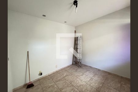 Quarto de casa para alugar com 1 quarto, 48m² em Vila Valqueire, Rio de Janeiro