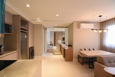 Sala/Cozinha de apartamento para alugar com 1 quarto, 50m² em São Francisco, Curitiba