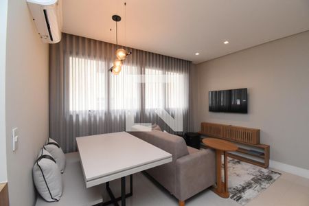 Sala/Cozinha de apartamento para alugar com 1 quarto, 50m² em São Francisco, Curitiba