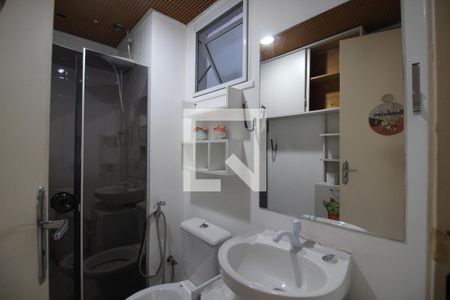 Banheiro de apartamento para alugar com 2 quartos, 50m² em Jacarepaguá, Rio de Janeiro