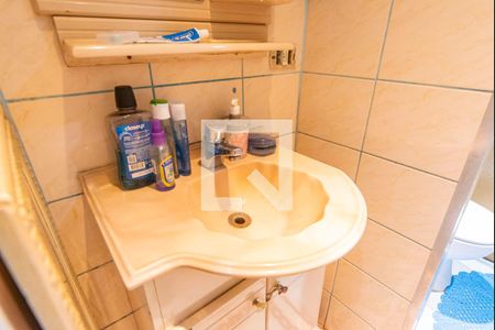 Banheiro de apartamento à venda com 2 quartos, 54m² em Jardim Santo André Cdhu, Santo André