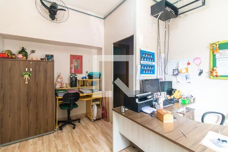 Quarto 1 de casa para alugar com 7 quartos, 1900m² em Medianeira, Porto Alegre