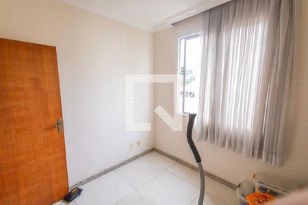 Quarto 1 de apartamento para alugar com 3 quartos, 110m² em Heliópolis, Belo Horizonte