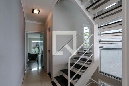 Escada de casa para alugar com 3 quartos, 125m² em Vila Nova Socorro, Mogi das Cruzes