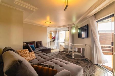 Sala de estar com sofá e TV, com vista para a cidade. de apartamento à venda com 5 quartos, 265m² em Jabaquara, São Paulo