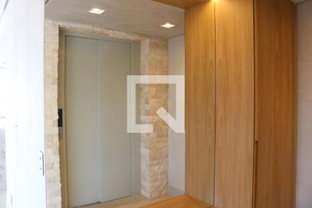 Hall de entrada de apartamento para alugar com 3 quartos, 135m² em Água Branca, São Paulo