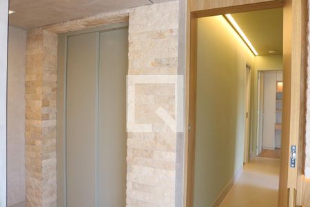 Hall de entrada de apartamento para alugar com 3 quartos, 135m² em Água Branca, São Paulo