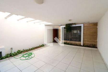 Garagem de casa à venda com 3 quartos, 160m² em Brooklin, São Paulo