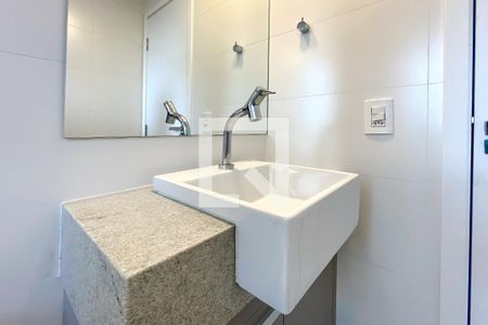 Banheiro de apartamento para alugar com 1 quarto, 43m² em Vale do Sereno, Nova Lima