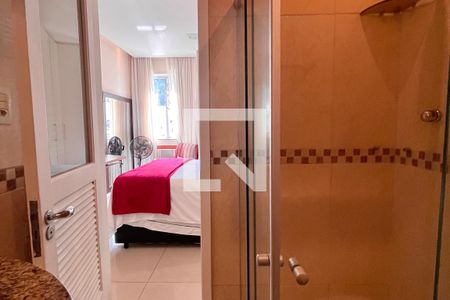 Banheiro da Suíte de apartamento para alugar com 3 quartos, 79m² em Copacabana, Rio de Janeiro