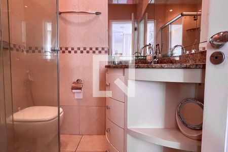 Banheiro da Suíte de apartamento para alugar com 3 quartos, 79m² em Copacabana, Rio de Janeiro