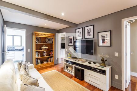 Sala de TV de apartamento à venda com 4 quartos, 190m² em Jardim Paulista, São Paulo