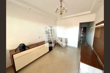 Casa para alugar com 3 quartos, 156m² em Jardim Triana, São Paulo