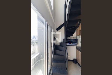 Escada de kitnet/studio para alugar com 1 quarto, 40m² em Liberdade, São Paulo