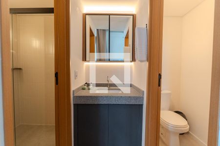 Banheiro de kitnet/studio para alugar com 1 quarto, 37m² em República, São Paulo