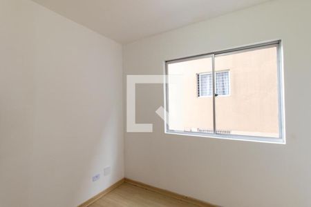 Quarto 1 de apartamento para alugar com 2 quartos, 45m² em Água Verde, Curitiba