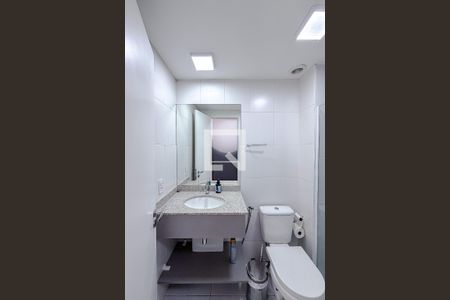 Banheiro de kitnet/studio para alugar com 1 quarto, 25m² em Sé, São Paulo